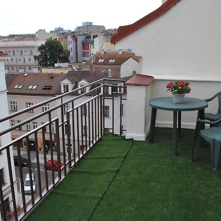 Hotel Mira Inn Прага Екстериор снимка