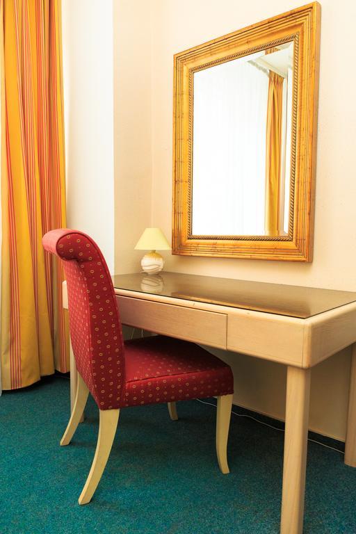 Hotel Mira Inn Прага Екстериор снимка