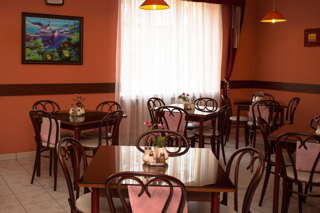 Hotel Mira Inn Прага Екстериор снимка