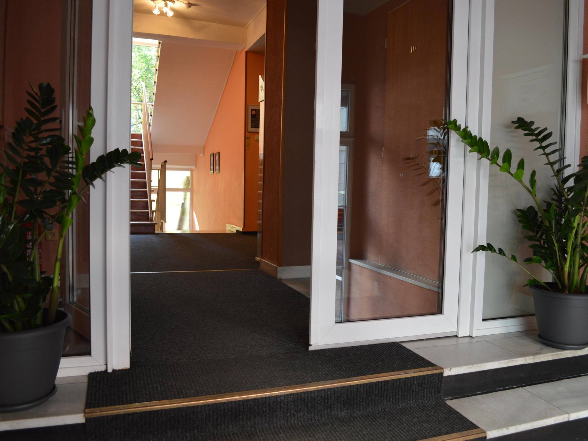 Hotel Mira Inn Прага Екстериор снимка