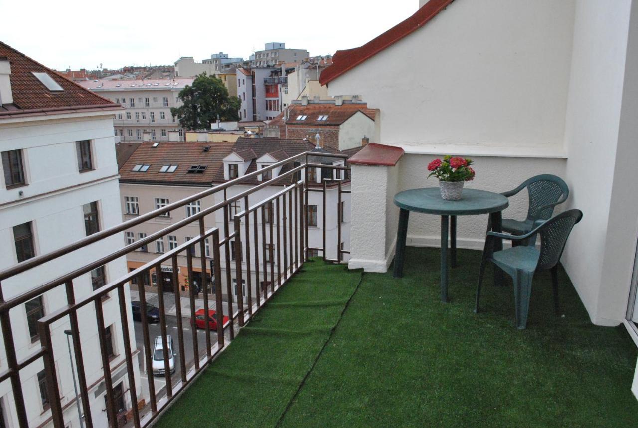 Hotel Mira Inn Прага Екстериор снимка