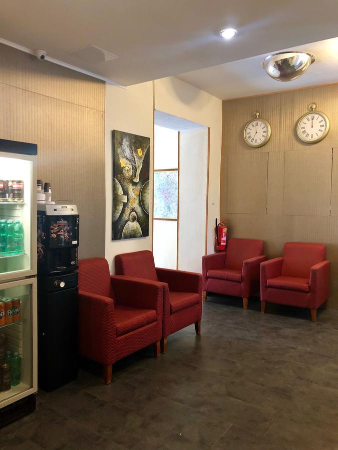 Hotel Mira Inn Прага Екстериор снимка