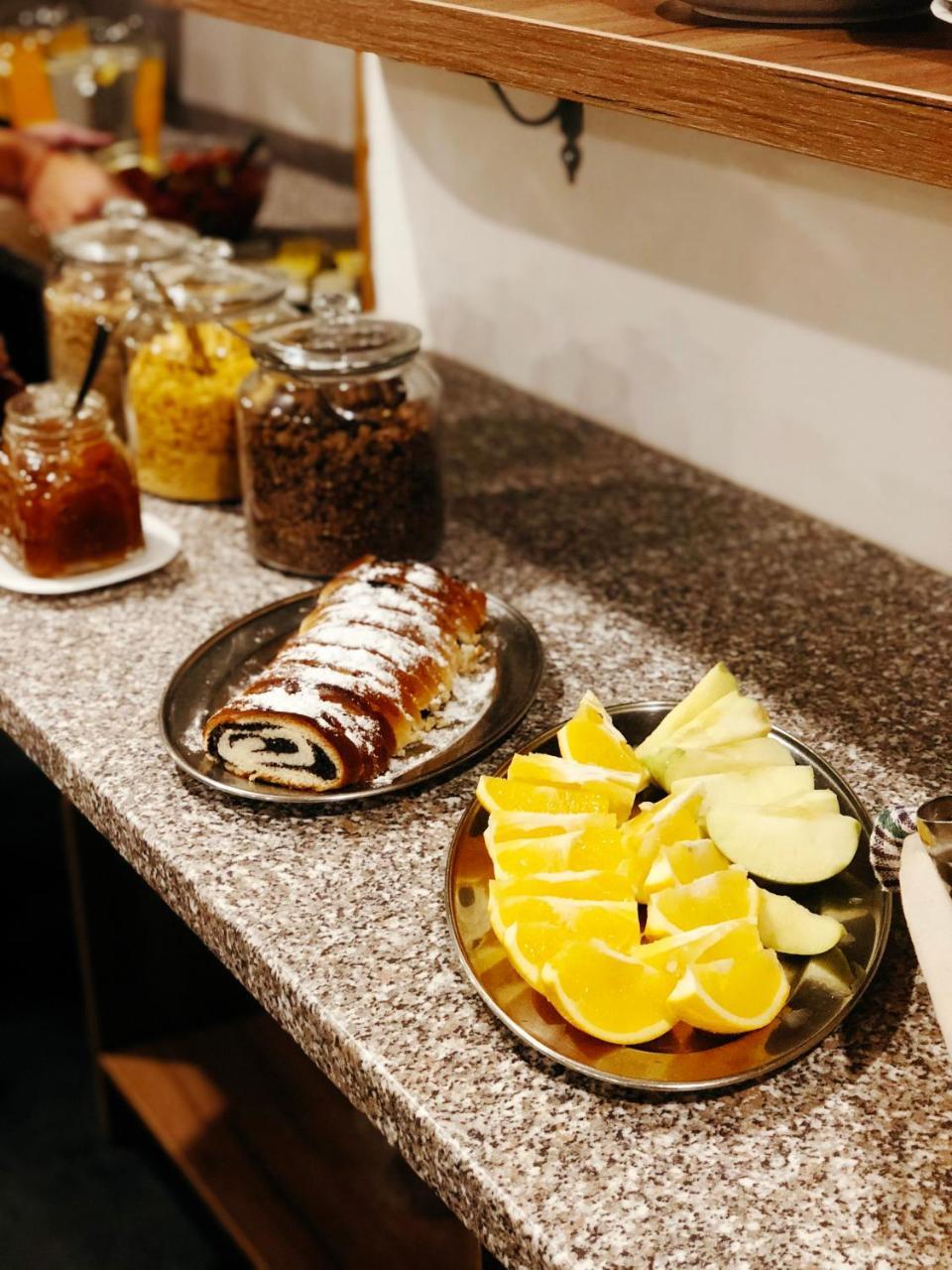 Hotel Mira Inn Прага Екстериор снимка